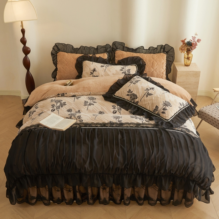 91家纺网 家纺一手货源 找家纺 罗艺轩 2025新款牛奶绒蕾丝花边单床裙 床裙单件 不止玫瑰