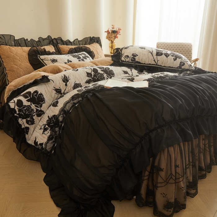 91家纺网 家纺一手货源 找家纺 罗艺轩 2025新款牛奶绒蕾丝花边单床裙 床裙单件 夜伴花香