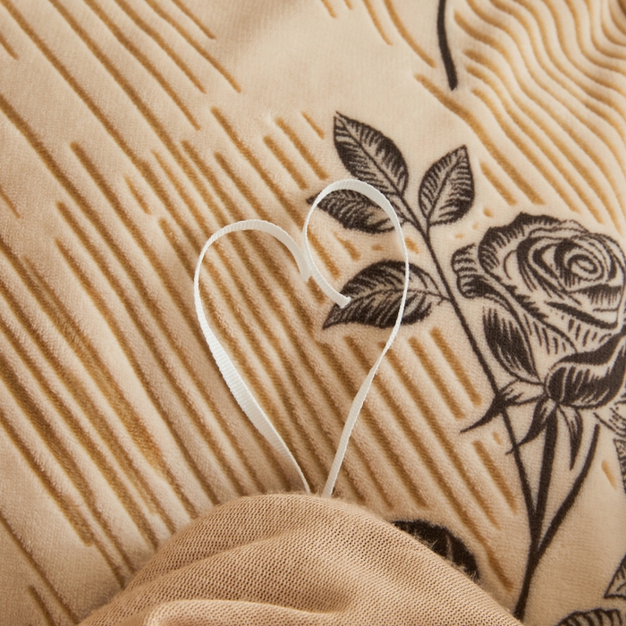 91家纺网 家纺一手货源 找家纺 罗艺轩 2025新款牛奶绒蕾丝花边单床裙 床裙单件 不止玫瑰