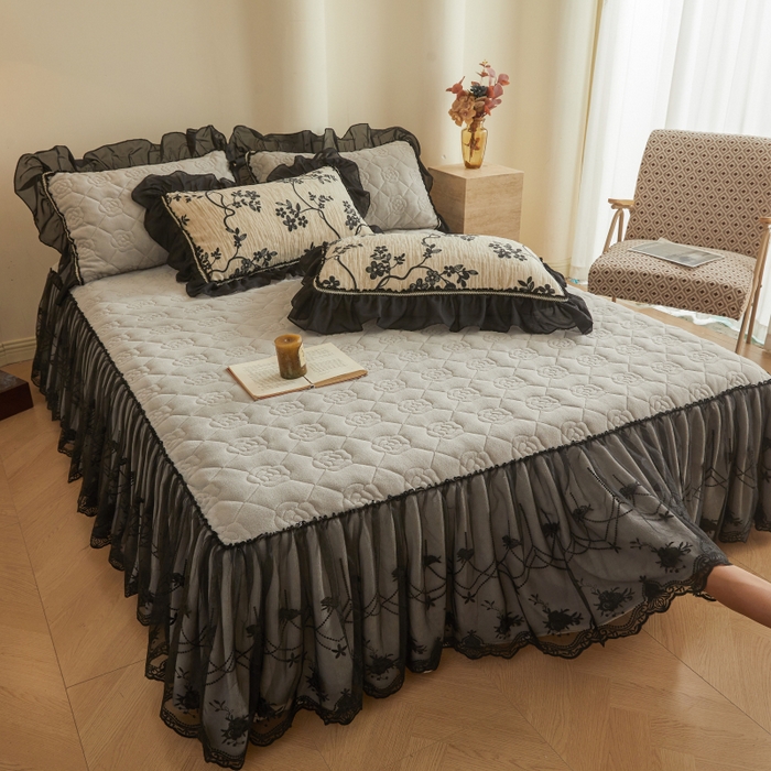 91家纺网 家纺一手货源 找家纺 罗艺轩 2025新款牛奶绒蕾丝花边单床裙 床裙单件 叶语悠然