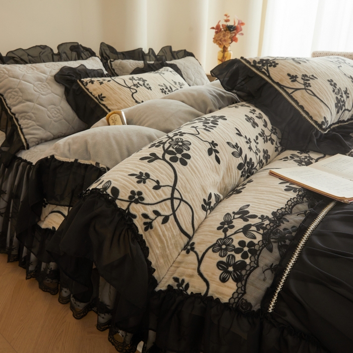 91家纺网 家纺一手货源 找家纺 罗艺轩 2025新款牛奶绒蕾丝花边单床裙 床裙单件 叶语悠然