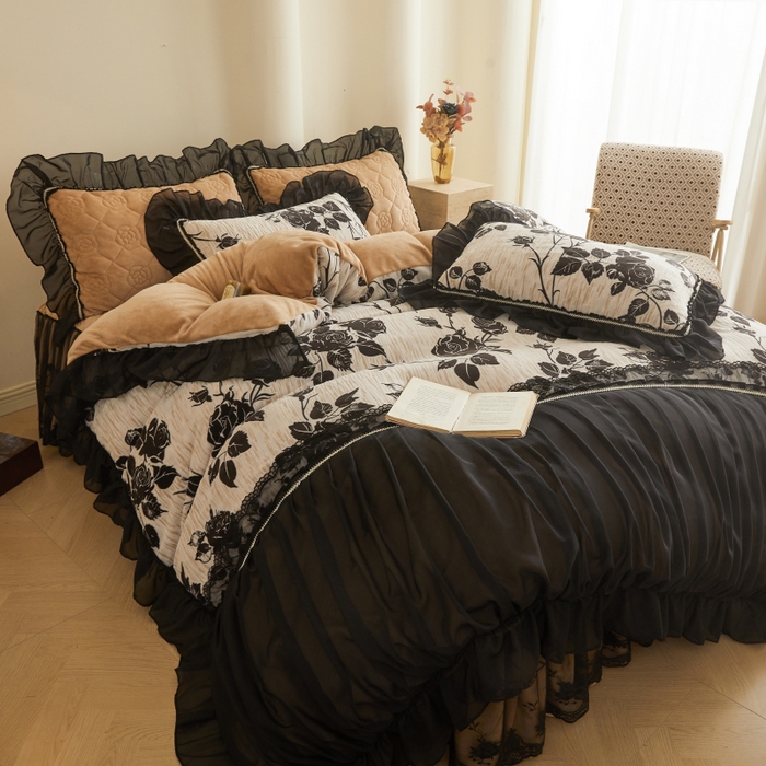 91家纺网 家纺一手货源 找家纺 罗艺轩 2025新款牛奶绒蕾丝花边单床裙 床裙单件 夜伴花香