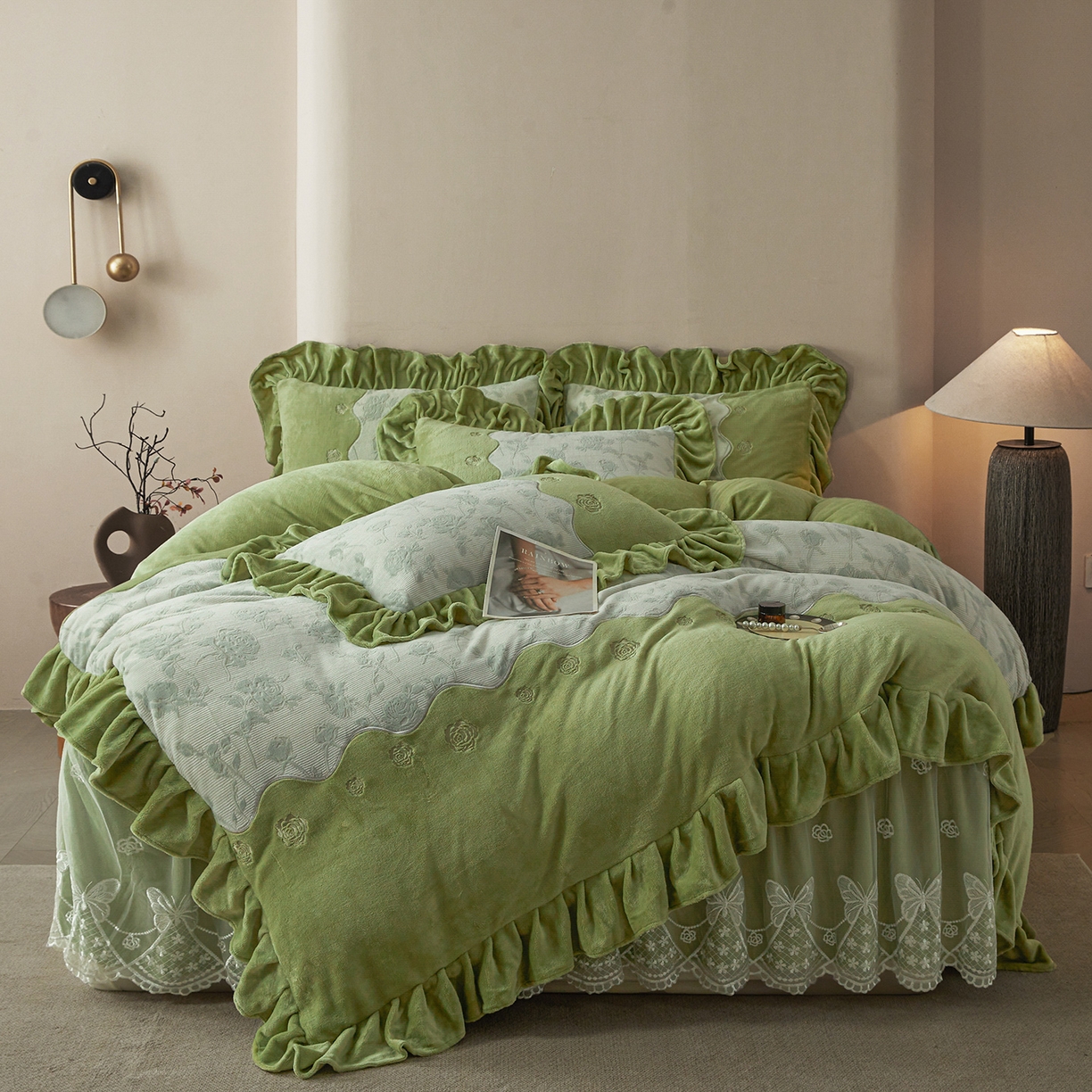 宜凡家纺 2025新款牛奶绒雕花刺绣夹棉床裙四件套 温情玫瑰 绿