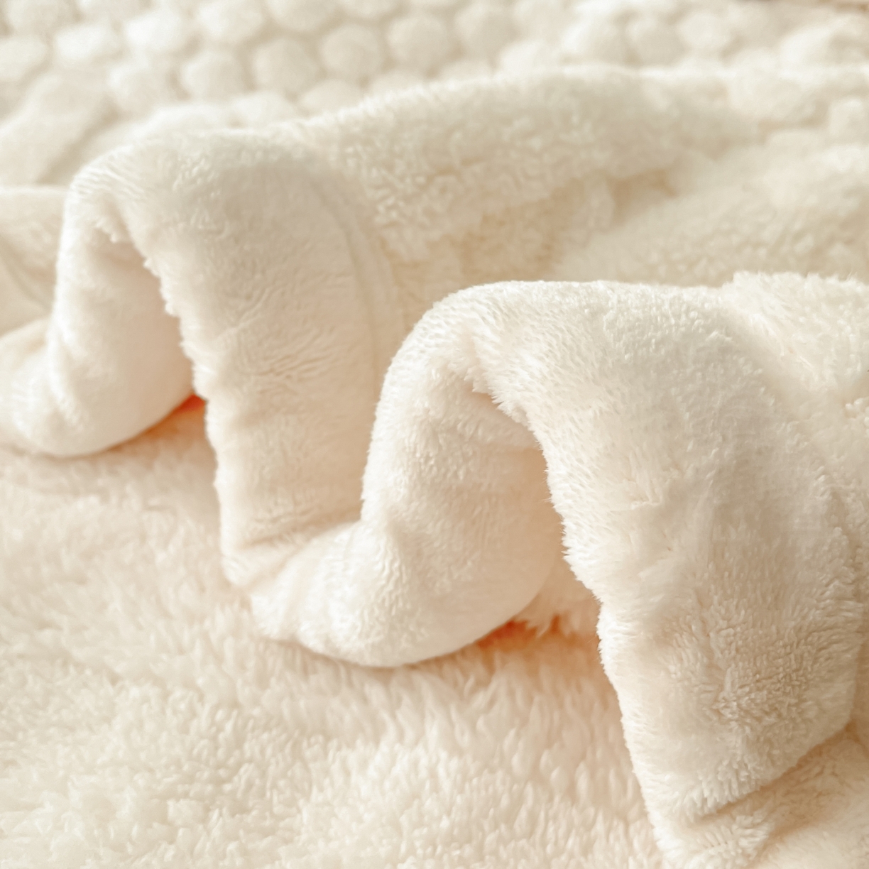 91家纺网 家纺一手货源 找家纺 （总）欧邦 2025新款A类提花云锦绒双面绒单层毯-风铃系列