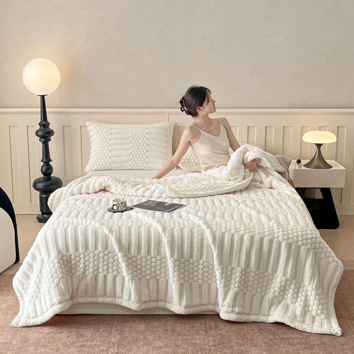 91家纺网 家纺一手货源 找家纺 欧邦 2025新款A类提花云锦绒双面绒单层毯-风铃系列 风铃-白