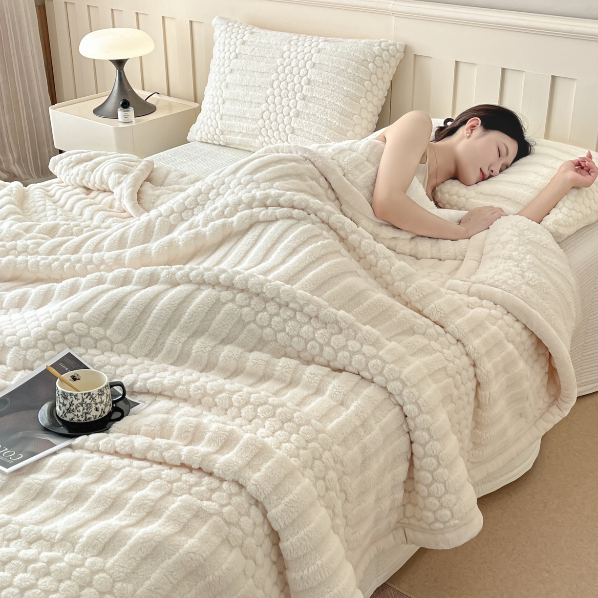 91家纺网 家纺一手货源 找家纺 欧邦 2025新款A类提花云锦绒双面绒单层毯-风铃系列 风铃-白