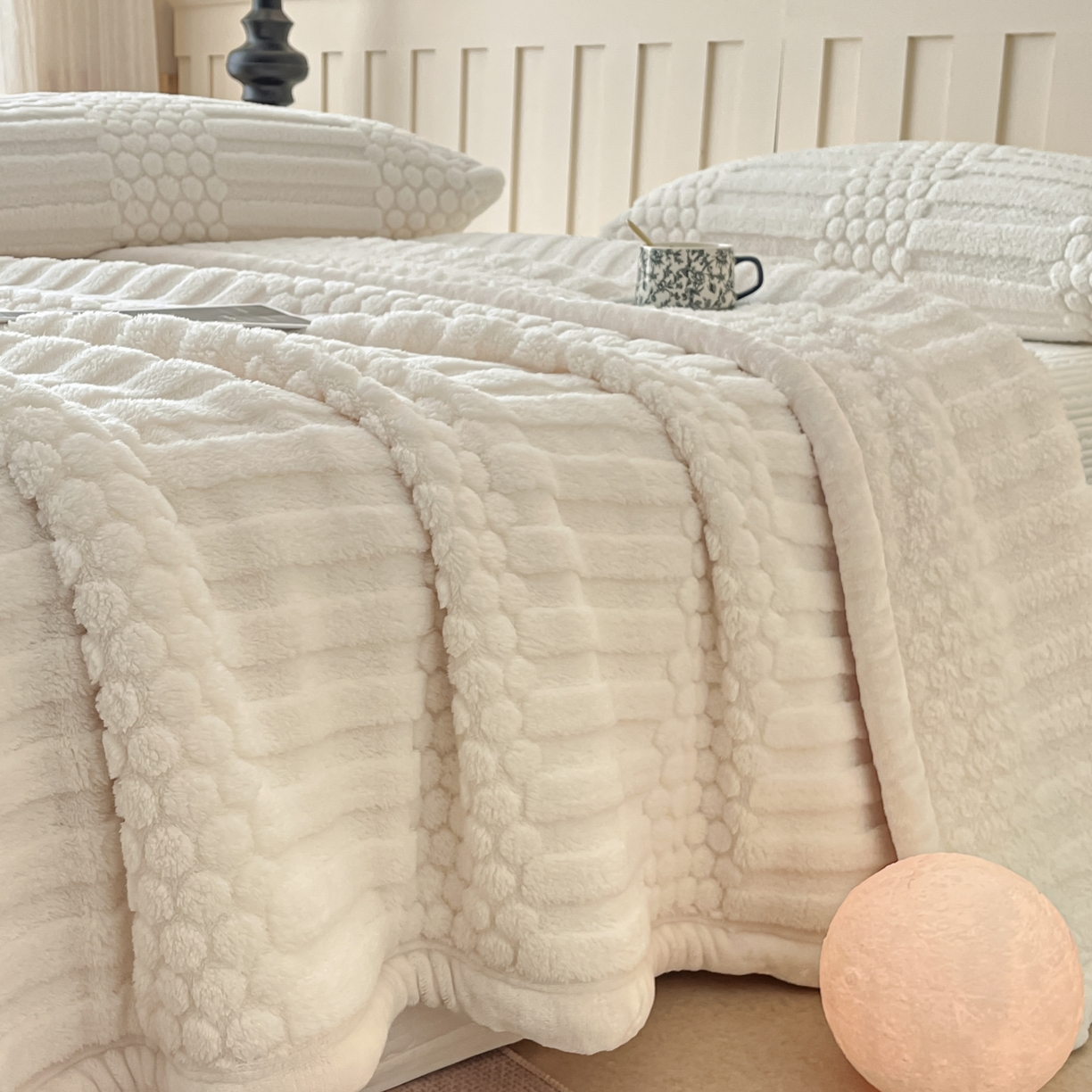 91家纺网 家纺一手货源 找家纺 欧邦 2025新款A类提花云锦绒双面绒单层毯-风铃系列 风铃-白