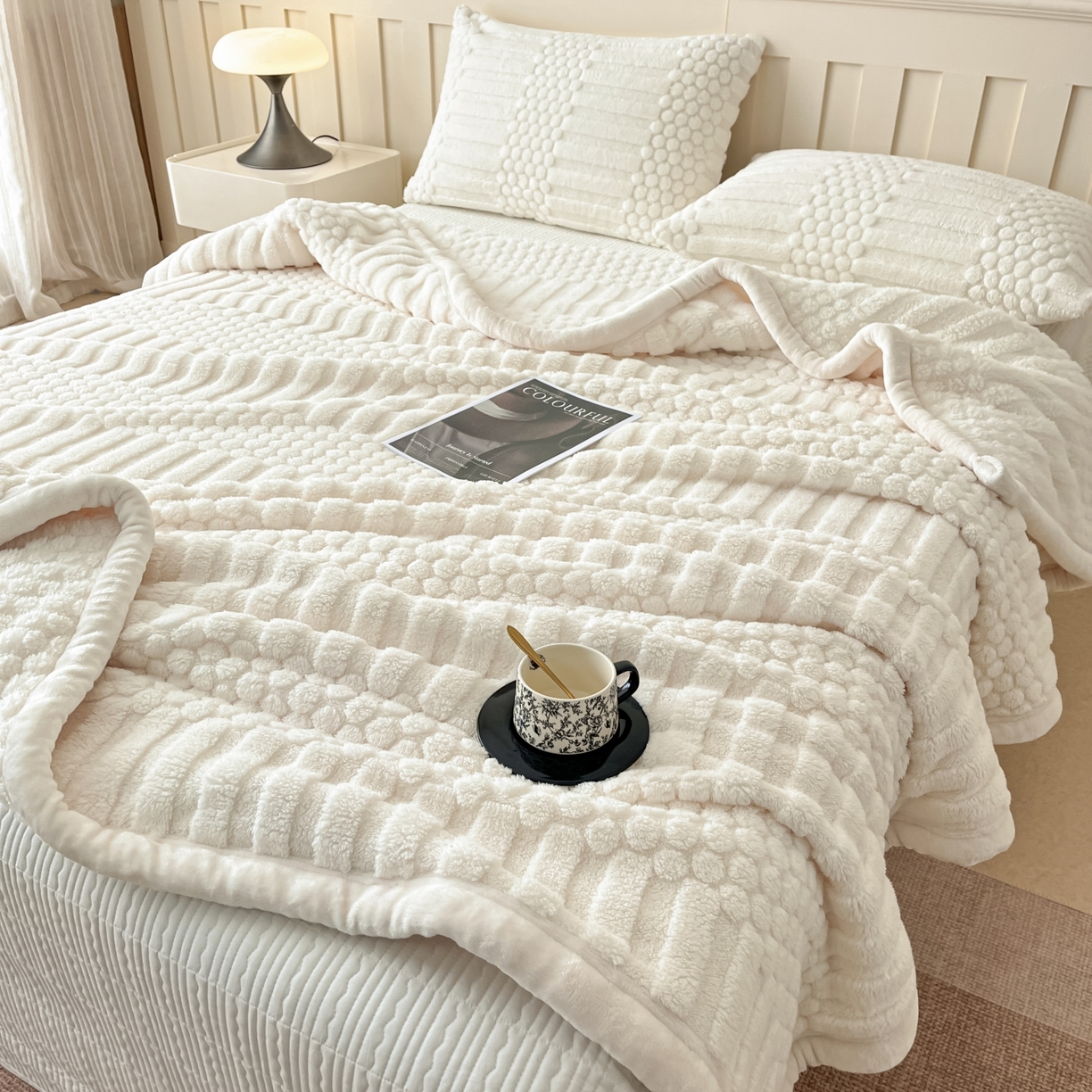 91家纺网 家纺一手货源 找家纺 欧邦 2025新款A类提花云锦绒双面绒单层毯-风铃系列 风铃-白