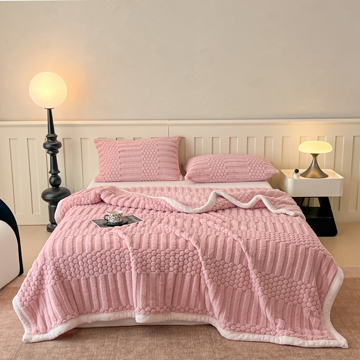 91家纺网 家纺一手货源 找家纺 欧邦 2025新款A类提花云锦绒双面绒单层毯-风铃系列 风铃-粉