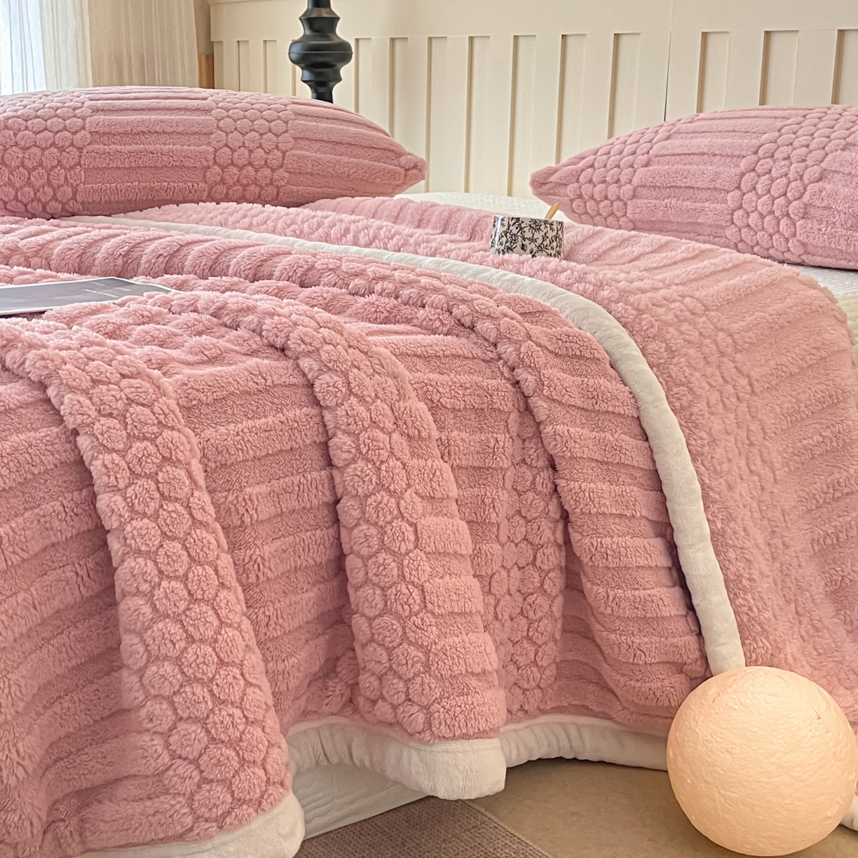 91家纺网 家纺一手货源 找家纺 欧邦 2025新款A类提花云锦绒双面绒单层毯-风铃系列 风铃-粉