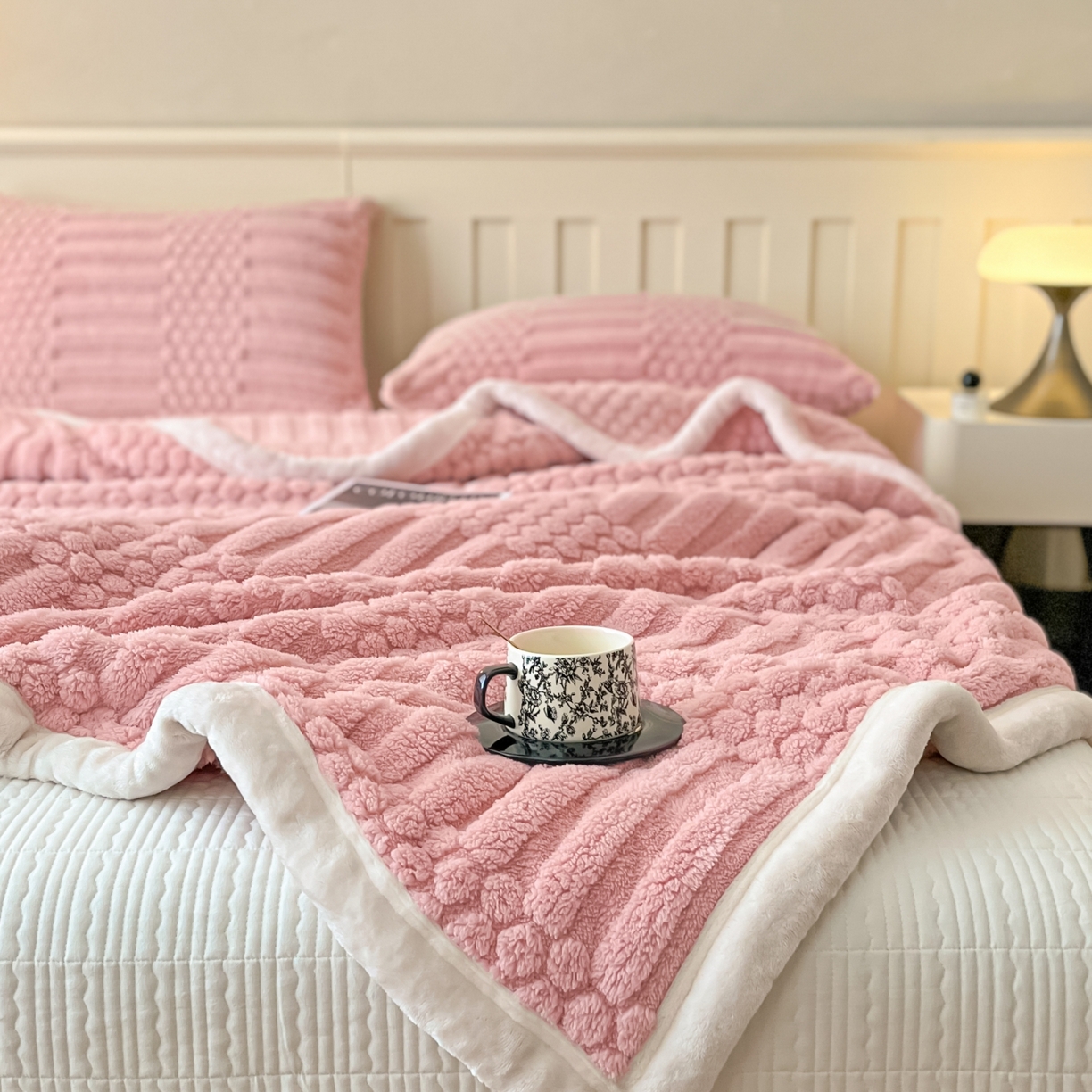 91家纺网 家纺一手货源 找家纺 欧邦 2025新款A类提花云锦绒双面绒单层毯-风铃系列 风铃-粉