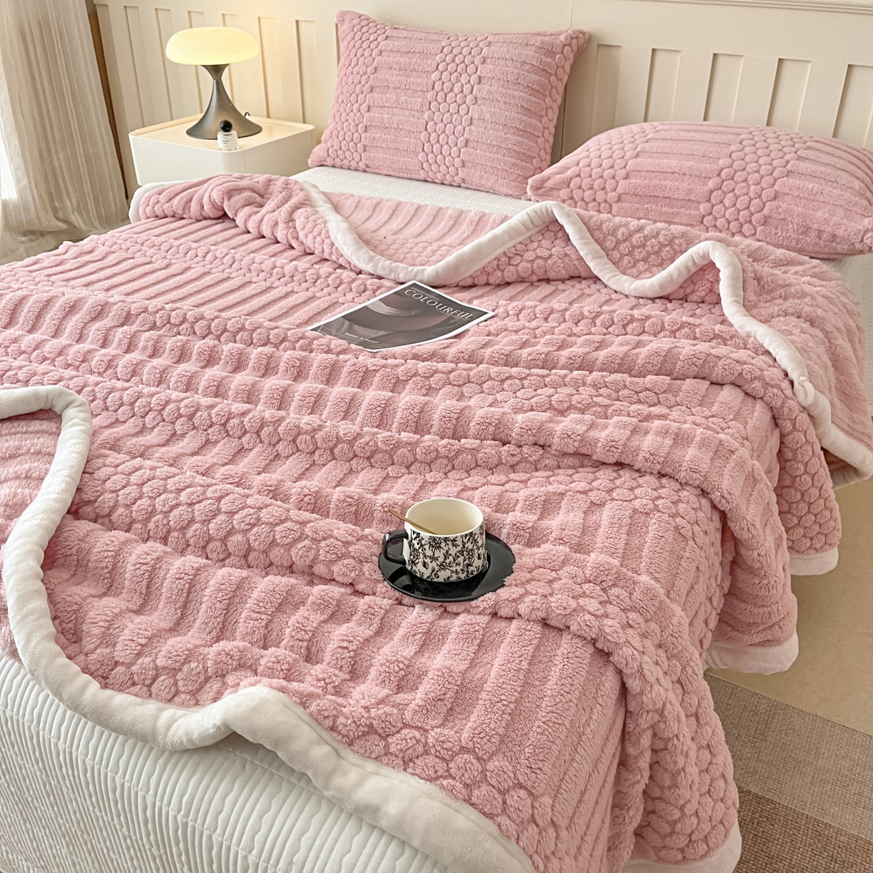 91家纺网 家纺一手货源 找家纺 欧邦 2025新款A类提花云锦绒双面绒单层毯-风铃系列 风铃-粉