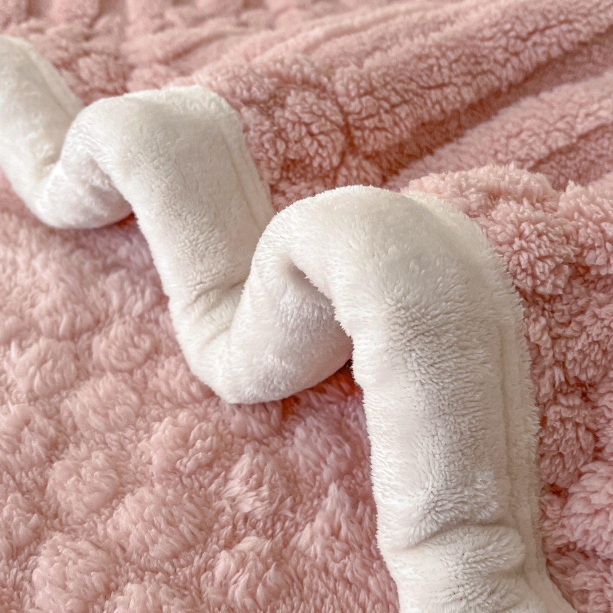 91家纺网 家纺一手货源 找家纺 欧邦 2025新款A类提花云锦绒双面绒单层毯-风铃系列 风铃-粉