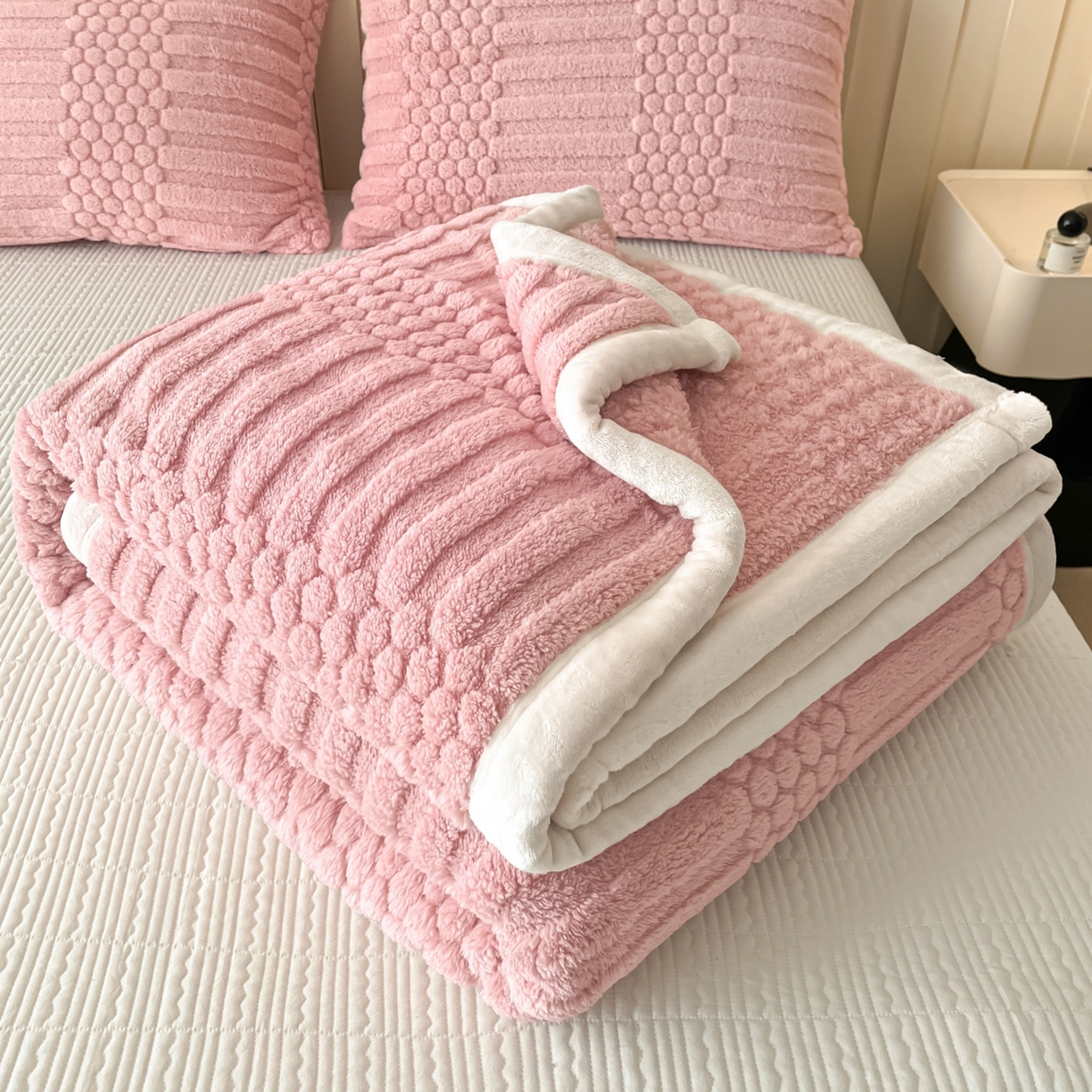 91家纺网 家纺一手货源 找家纺 欧邦 2025新款A类提花云锦绒双面绒单层毯-风铃系列 风铃-粉