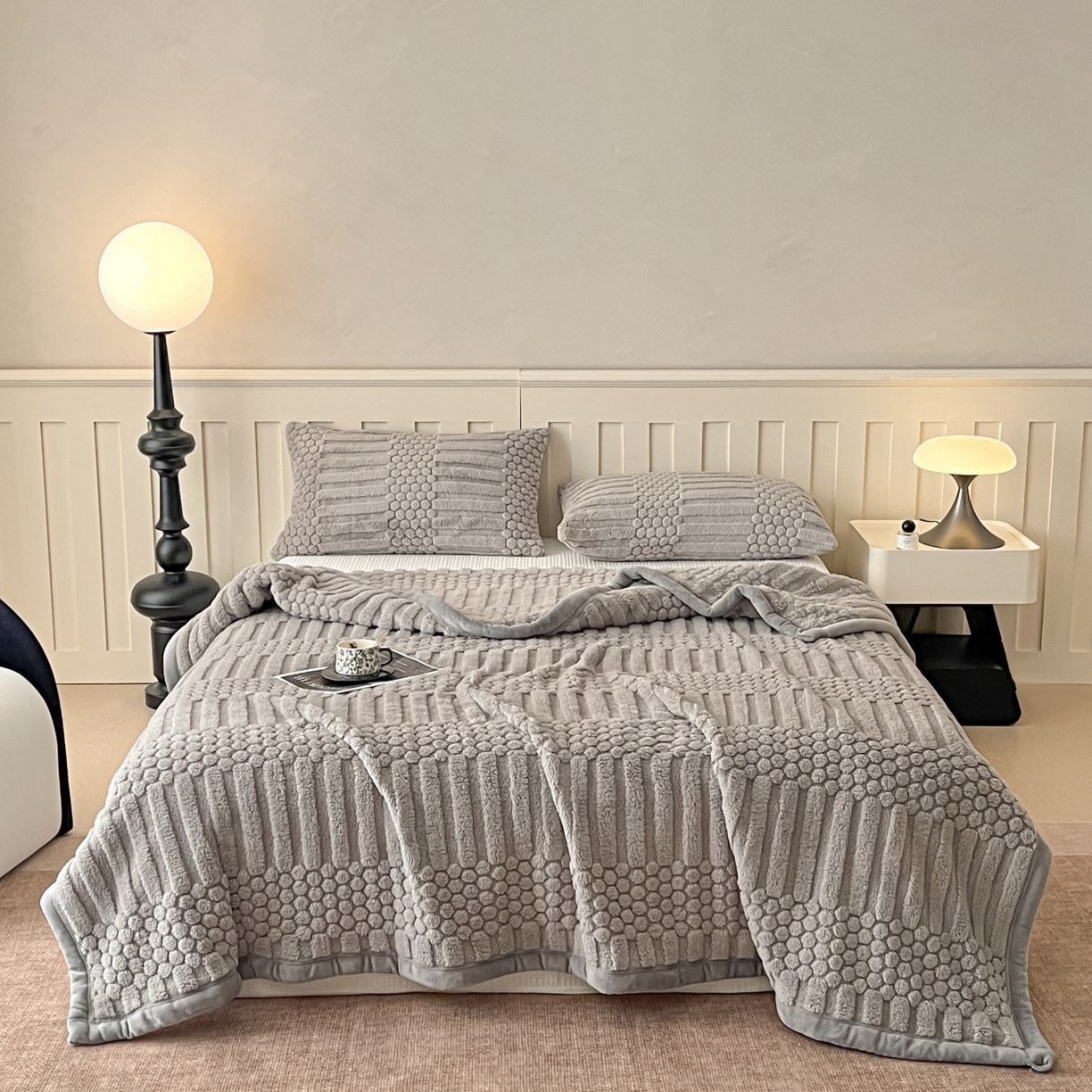 91家纺网 家纺一手货源 找家纺 欧邦 2025新款A类提花云锦绒双面绒单层毯-风铃系列 风铃-浅灰