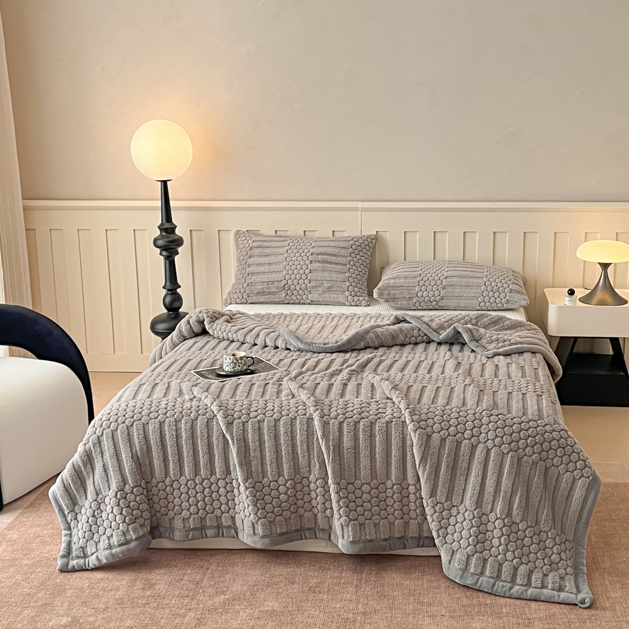 91家纺网 家纺一手货源 找家纺 欧邦 2025新款A类提花云锦绒双面绒单层毯-风铃系列 风铃-浅灰