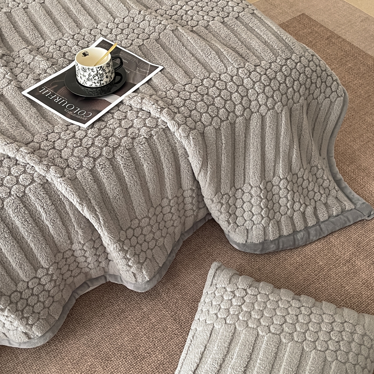 91家纺网 家纺一手货源 找家纺 欧邦 2025新款A类提花云锦绒双面绒单层毯-风铃系列 风铃-浅灰