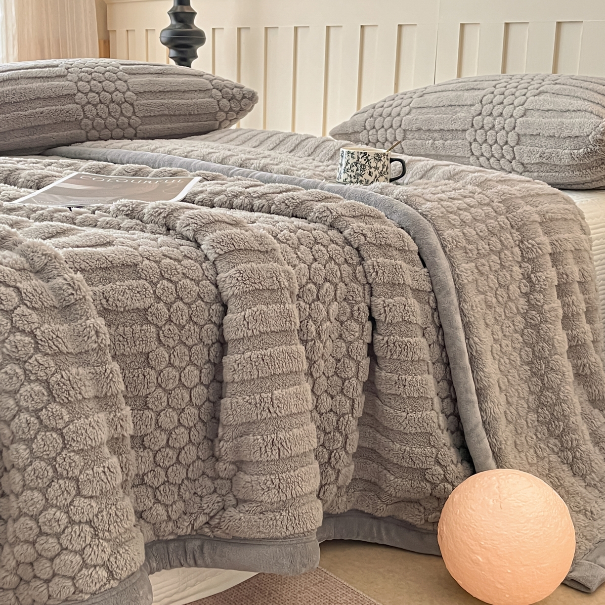 91家纺网 家纺一手货源 找家纺 欧邦 2025新款A类提花云锦绒双面绒单层毯-风铃系列 风铃-浅灰