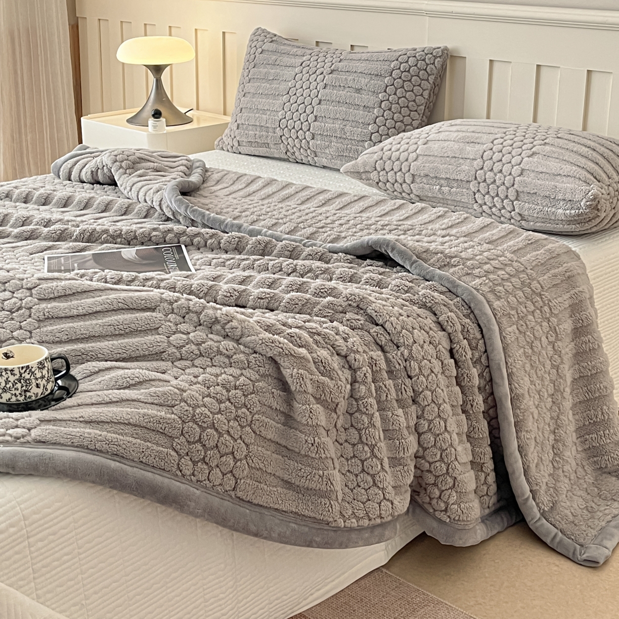 91家纺网 家纺一手货源 找家纺 欧邦 2025新款A类提花云锦绒双面绒单层毯-风铃系列 风铃-浅灰