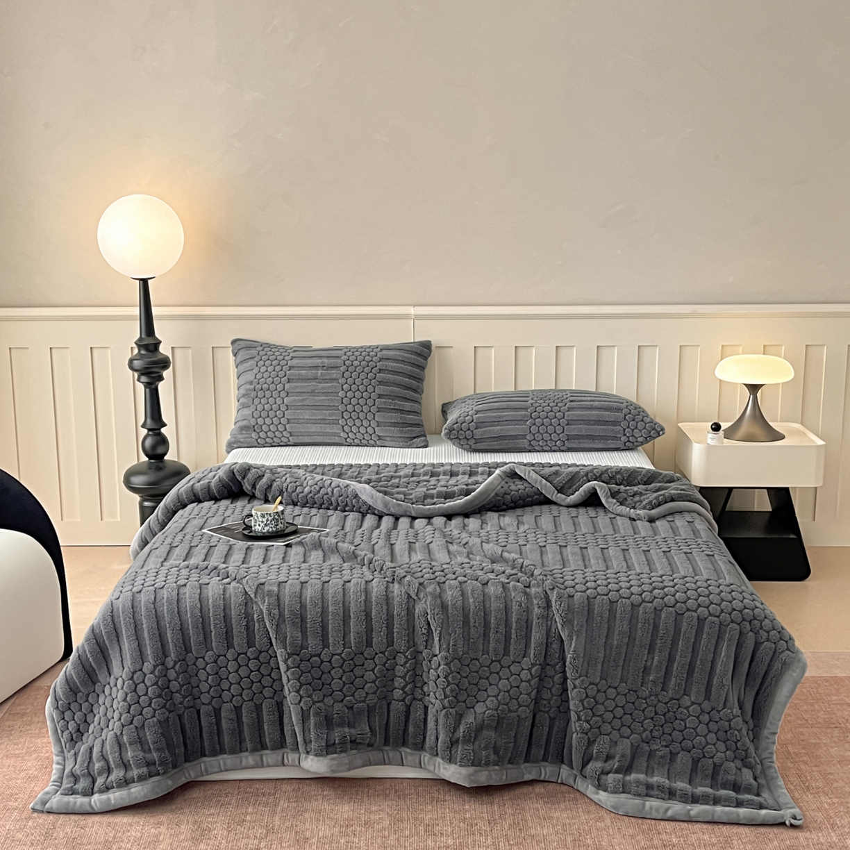 91家纺网 家纺一手货源 找家纺 欧邦 2025新款A类提花云锦绒双面绒单层毯-风铃系列 风铃-深灰