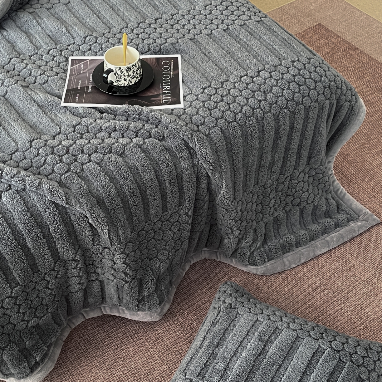 91家纺网 家纺一手货源 找家纺 欧邦 2025新款A类提花云锦绒双面绒单层毯-风铃系列 风铃-深灰