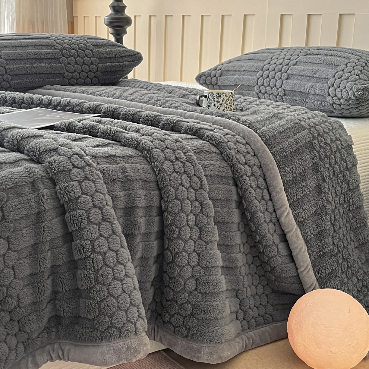 91家纺网 家纺一手货源 找家纺 欧邦 2025新款A类提花云锦绒双面绒单层毯-风铃系列 风铃-深灰