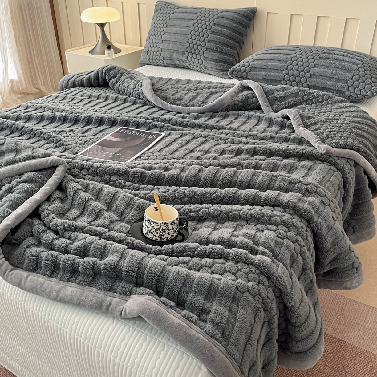 91家纺网 家纺一手货源 找家纺 欧邦 2025新款A类提花云锦绒双面绒单层毯-风铃系列 风铃-深灰