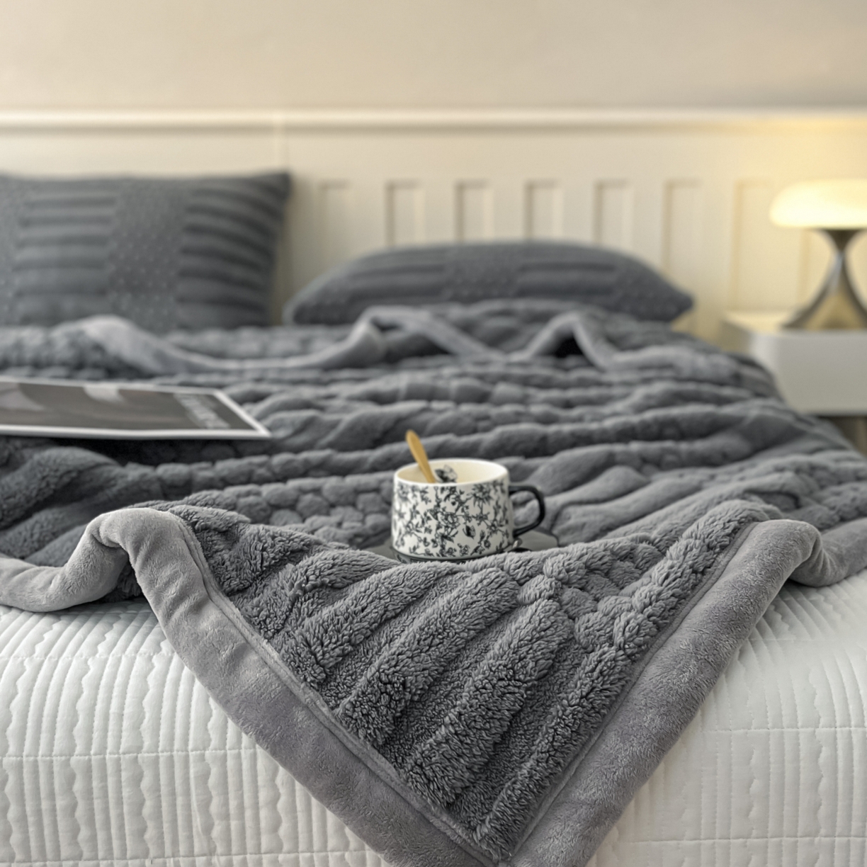 91家纺网 家纺一手货源 找家纺 欧邦 2025新款A类提花云锦绒双面绒单层毯-风铃系列 风铃-深灰