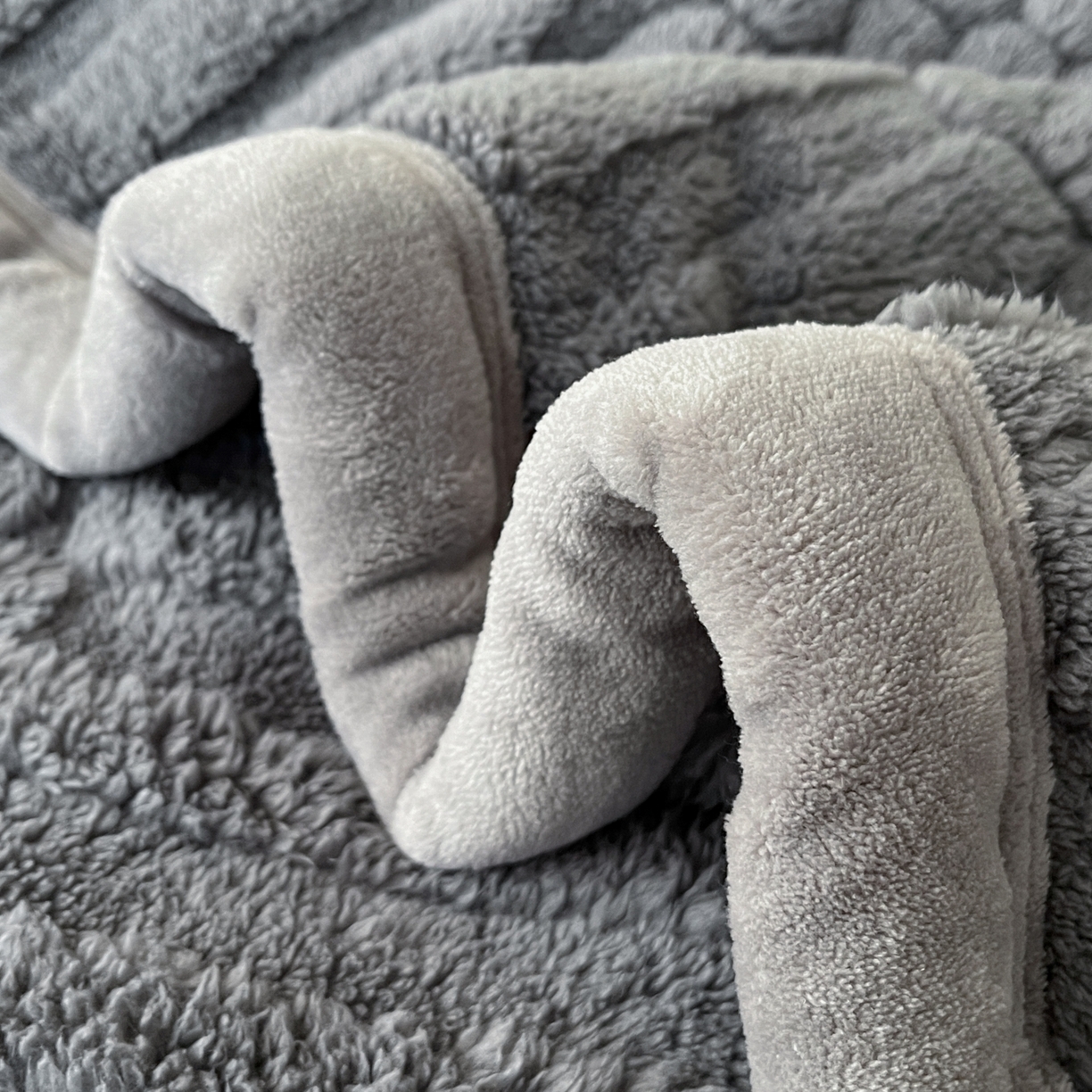 91家纺网 家纺一手货源 找家纺 欧邦 2025新款A类提花云锦绒双面绒单层毯-风铃系列 风铃-深灰