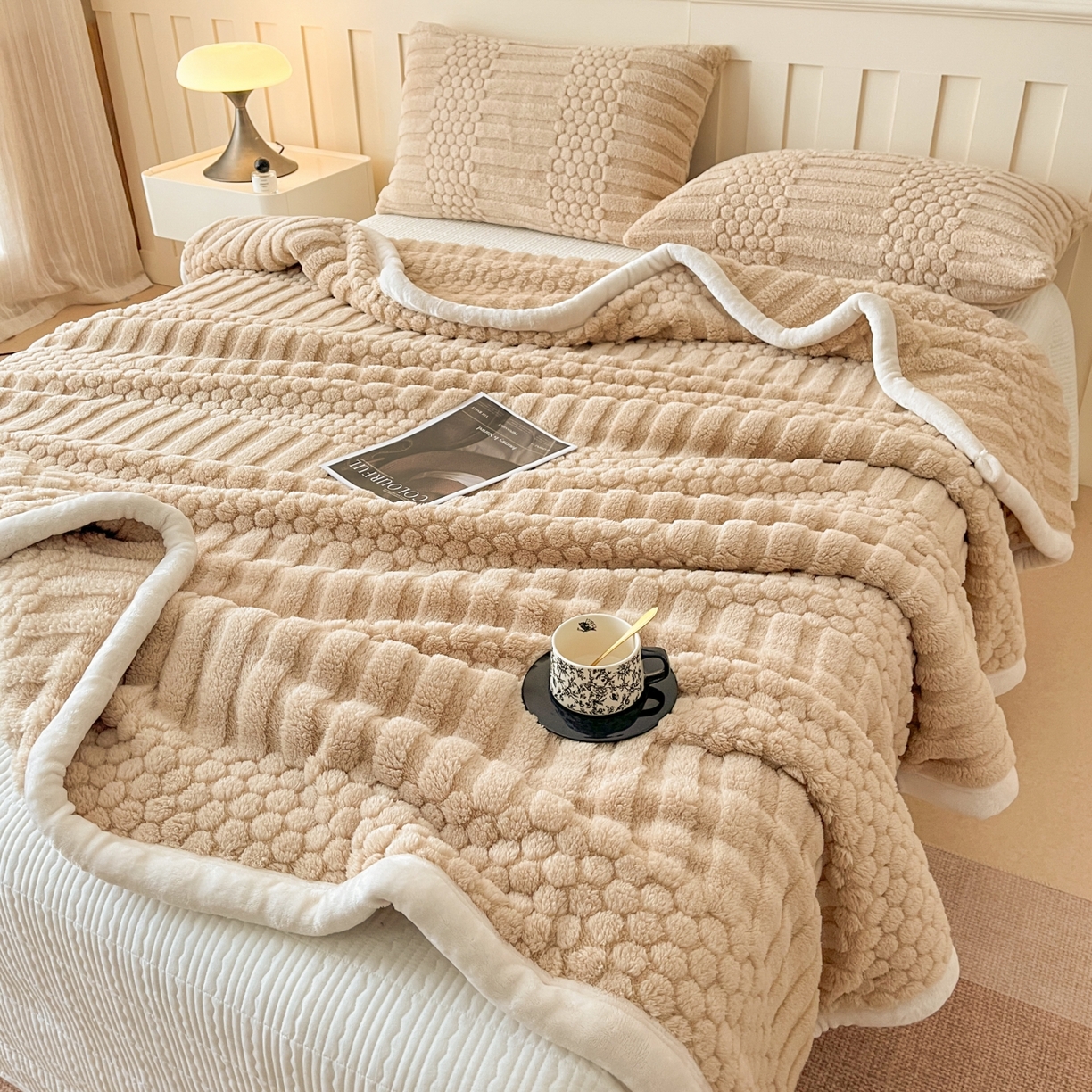 91家纺网 家纺一手货源 找家纺 欧邦 2025新款A类提花云锦绒双面绒单层毯-风铃系列 风铃-驼