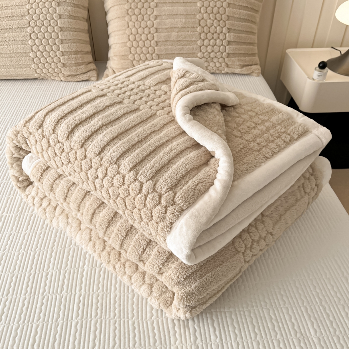 91家纺网 家纺一手货源 找家纺 欧邦 2025新款A类提花云锦绒双面绒单层毯-风铃系列 风铃-驼