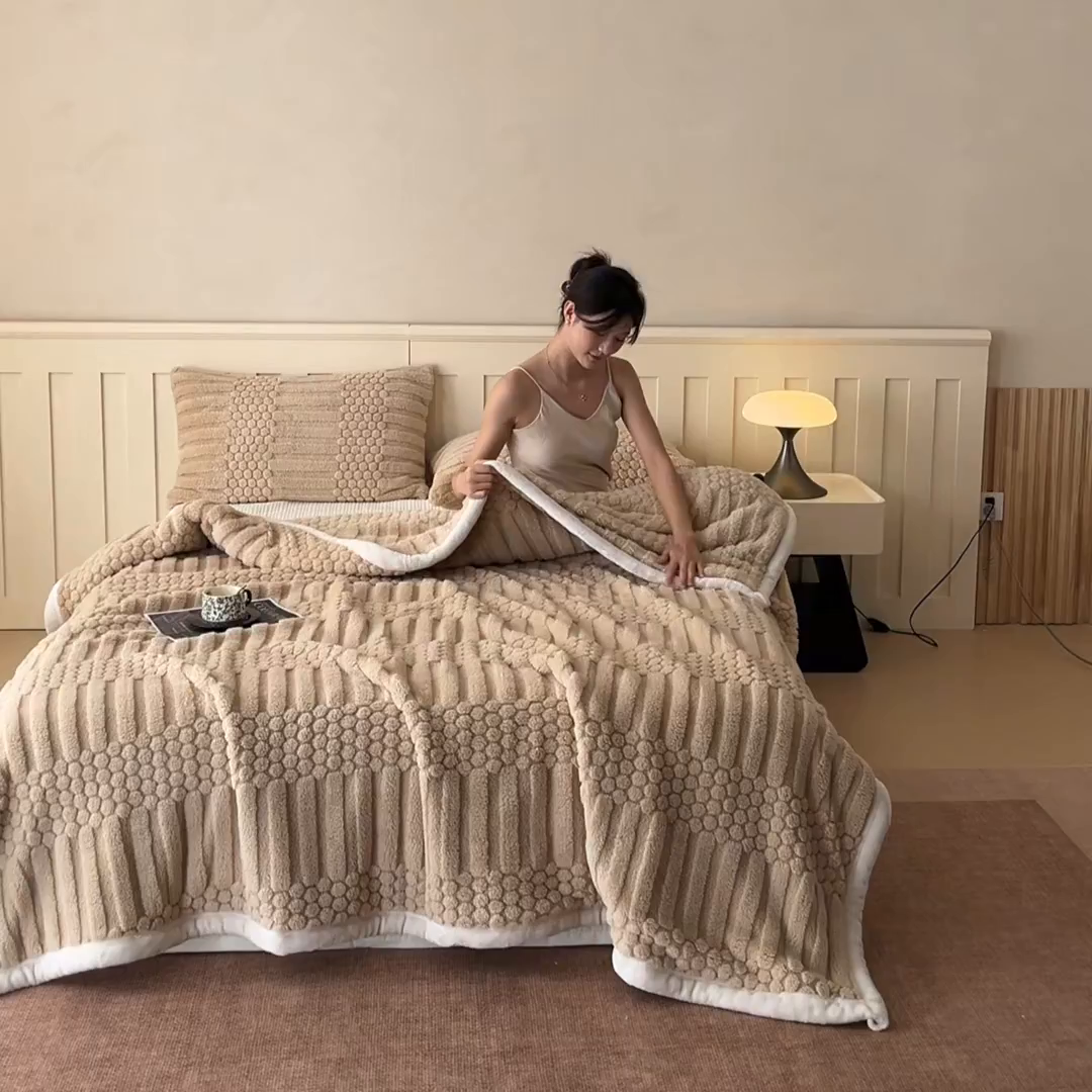 91家纺网 家纺一手货源 找家纺 欧邦 2025新款A类提花云锦绒双面绒单层毯-风铃系列 风铃-驼