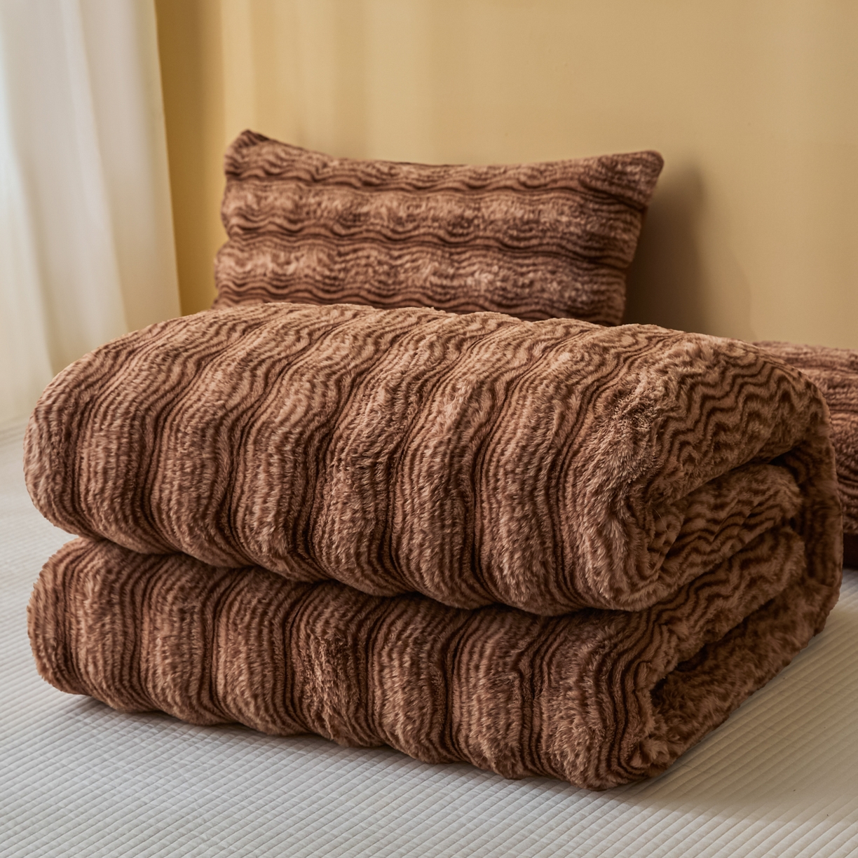 91家纺网 家纺一手货源 找家纺 欧邦 2025新款轻奢波纹加厚皮草兔毛绒双层毯 叠拍图