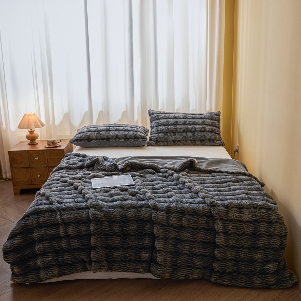 91家纺网 家纺一手货源 找家纺 欧邦 2025新款轻奢波纹加厚皮草兔毛绒双层毯 波纹-深灰
