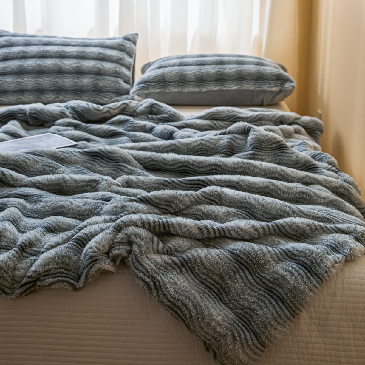91家纺网 家纺一手货源 找家纺 欧邦 2025新款轻奢波纹加厚皮草兔毛绒双层毯 波纹-蓝灰