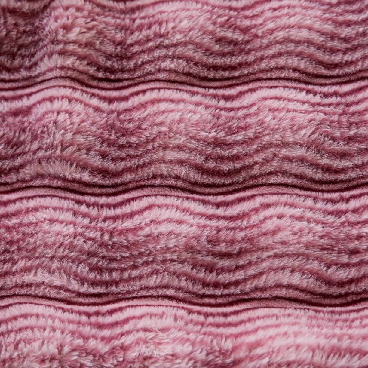 91家纺网 家纺一手货源 找家纺 欧邦 2025新款轻奢波纹加厚皮草兔毛绒双层毯 波纹-玫红