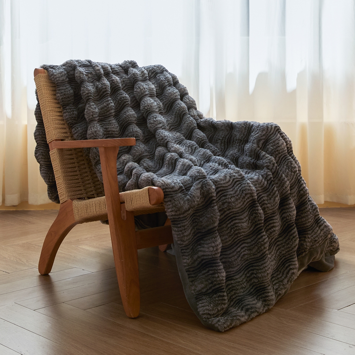 91家纺网 家纺一手货源 找家纺 欧邦 2025新款轻奢波纹加厚皮草兔毛绒双层毯 沙发图