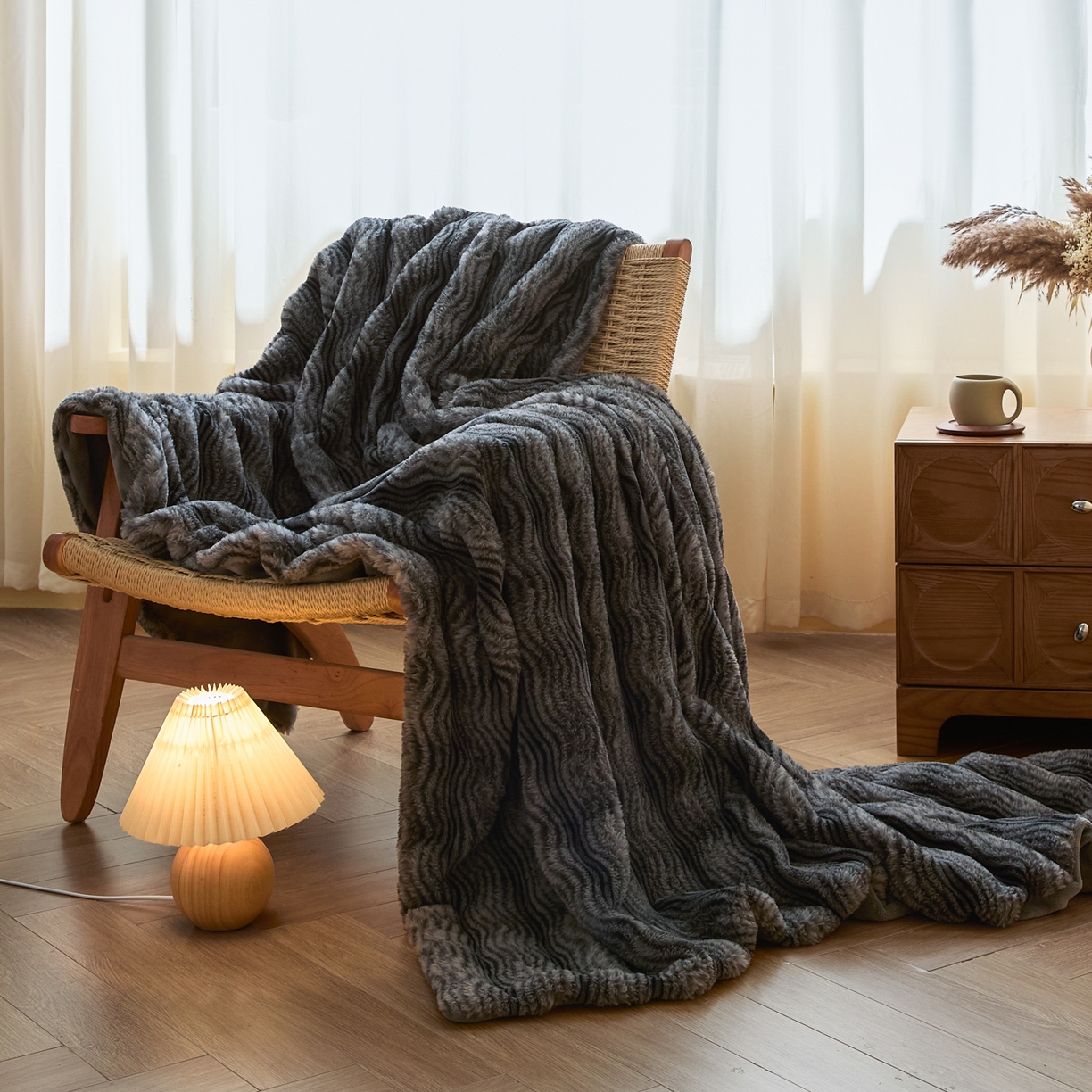 91家纺网 家纺一手货源 找家纺 欧邦 2025新款轻奢波纹加厚皮草兔毛绒双层毯 沙发图