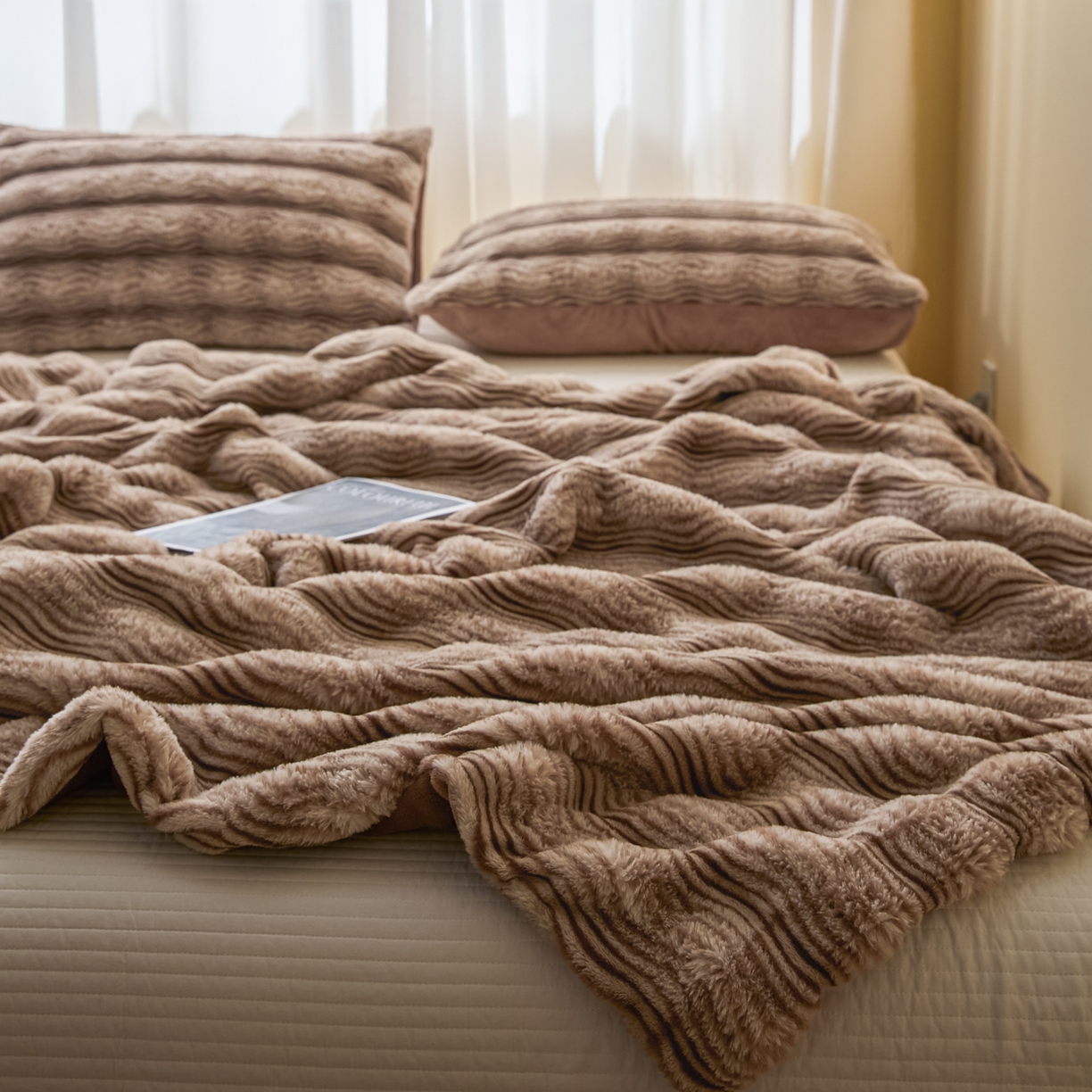 91家纺网 家纺一手货源 找家纺 （总）欧邦 2025新款轻奢波纹加厚皮草兔毛绒双层毯