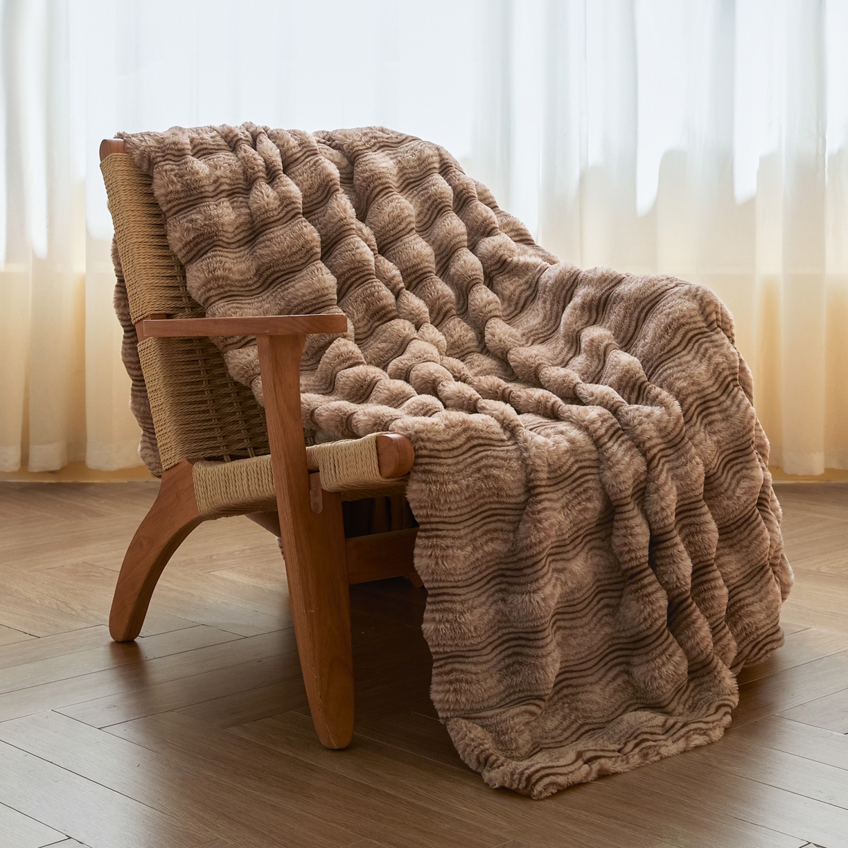 91家纺网 家纺一手货源 找家纺 欧邦 2025新款轻奢波纹加厚皮草兔毛绒双层毯 沙发图