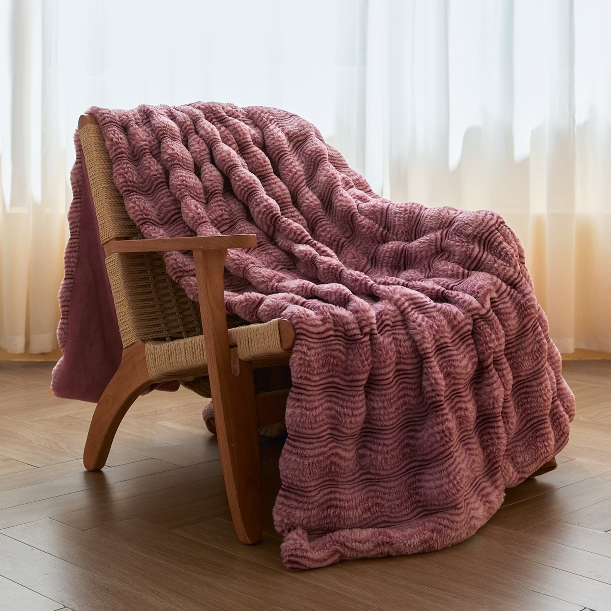 91家纺网 家纺一手货源 找家纺 欧邦 2025新款轻奢波纹加厚皮草兔毛绒双层毯 沙发图