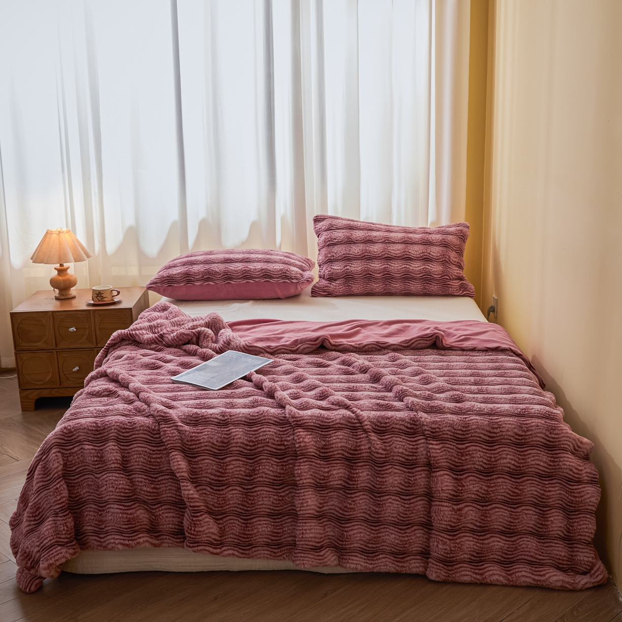 91家纺网 家纺一手货源 找家纺 欧邦 2025新款轻奢波纹加厚皮草兔毛绒双层毯 波纹-玫红