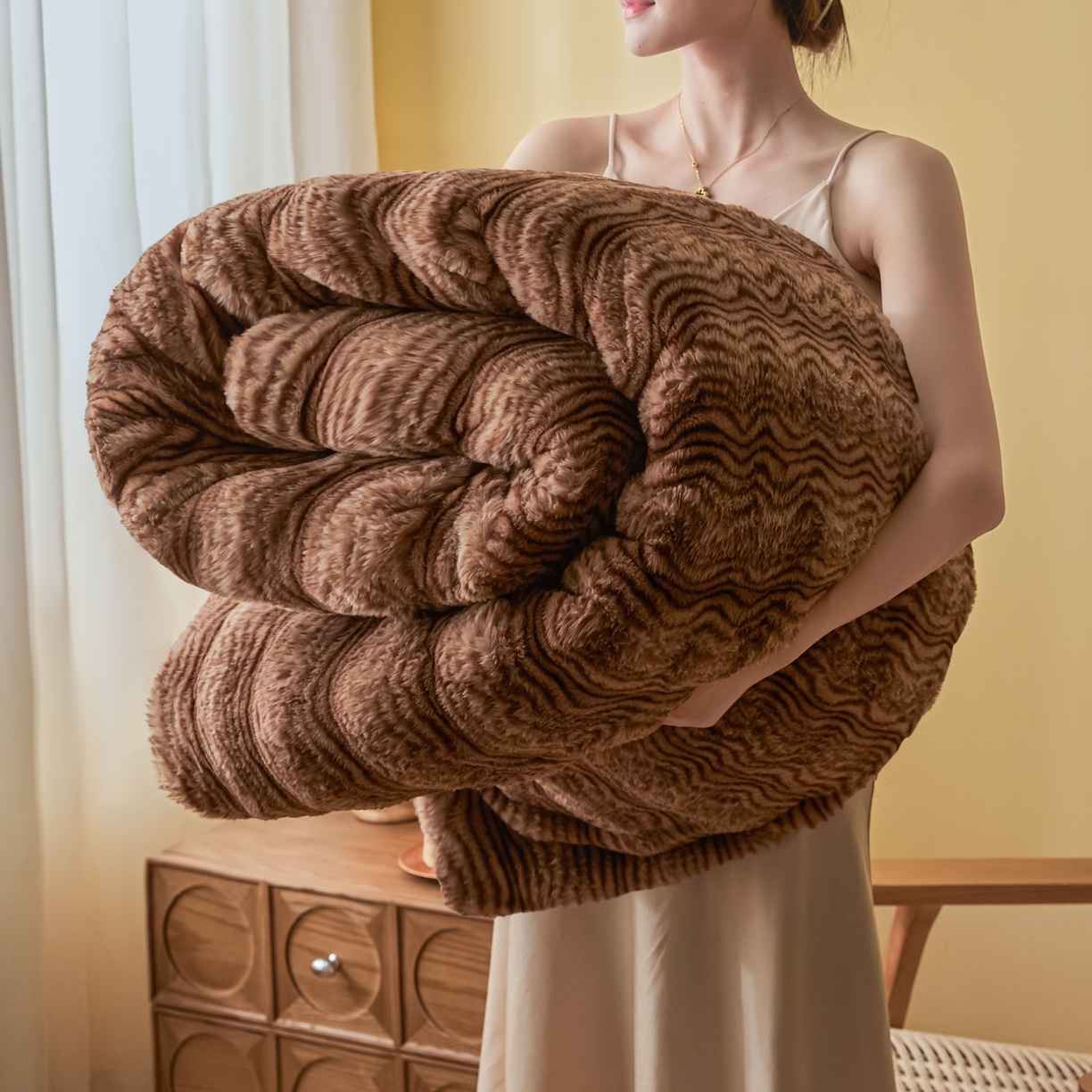 91家纺网 家纺一手货源 找家纺 欧邦 2025新款轻奢波纹加厚皮草兔毛绒双层毯 叠拍图