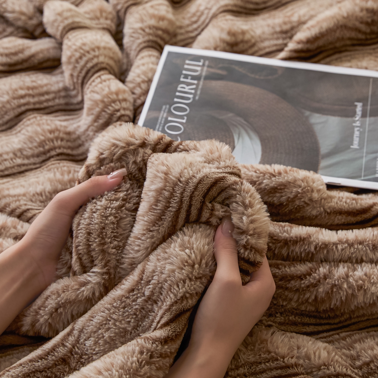 91家纺网 家纺一手货源 找家纺 欧邦 2025新款轻奢波纹加厚皮草兔毛绒双层毯 波纹-卡其