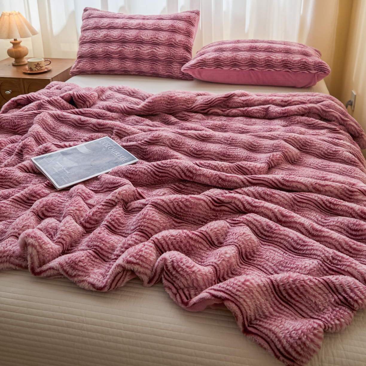 91家纺网 家纺一手货源 找家纺 欧邦 2025新款轻奢波纹加厚皮草兔毛绒双层毯 波纹-玫红