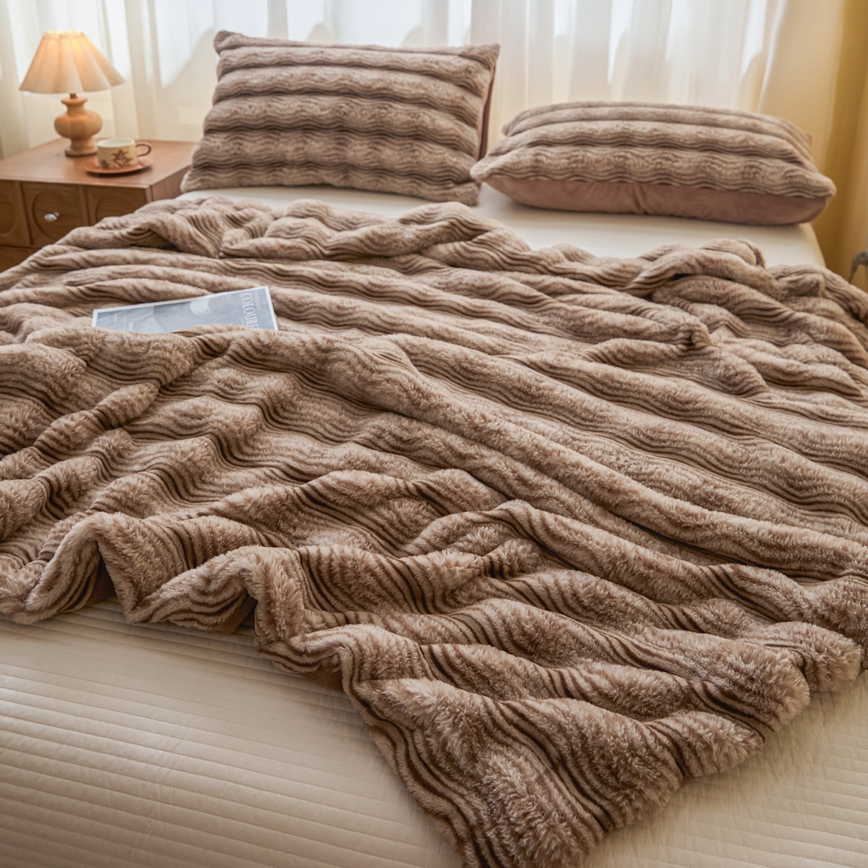 91家纺网 家纺一手货源 找家纺 欧邦 2025新款轻奢波纹加厚皮草兔毛绒双层毯 波纹-卡其