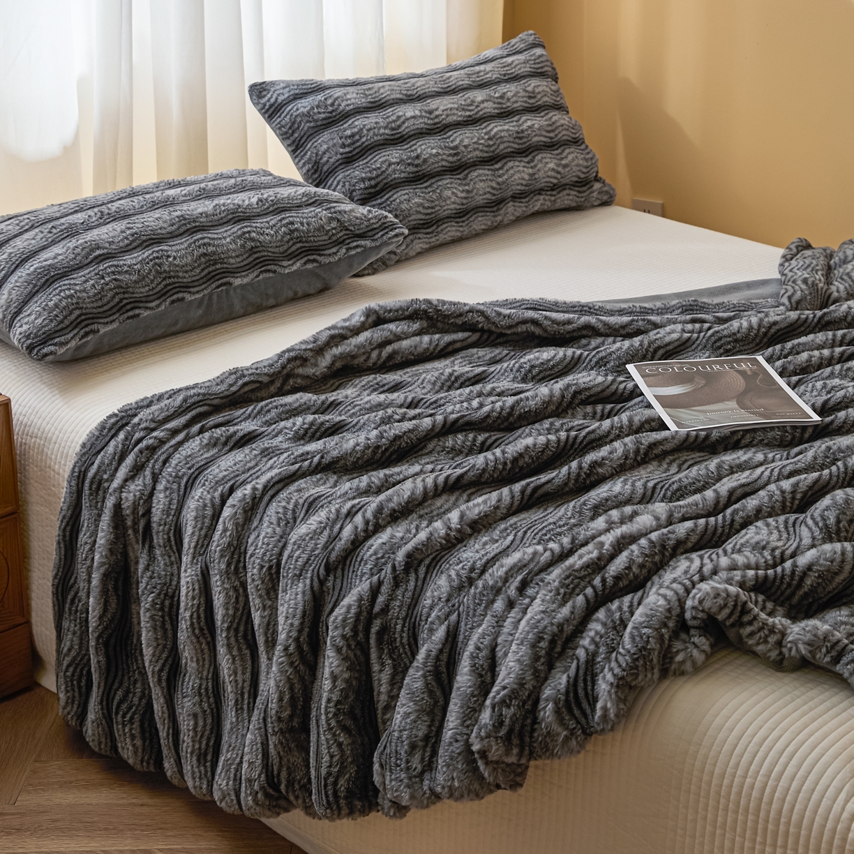 91家纺网 家纺一手货源 找家纺 欧邦 2025新款轻奢波纹加厚皮草兔毛绒双层毯 波纹-深灰