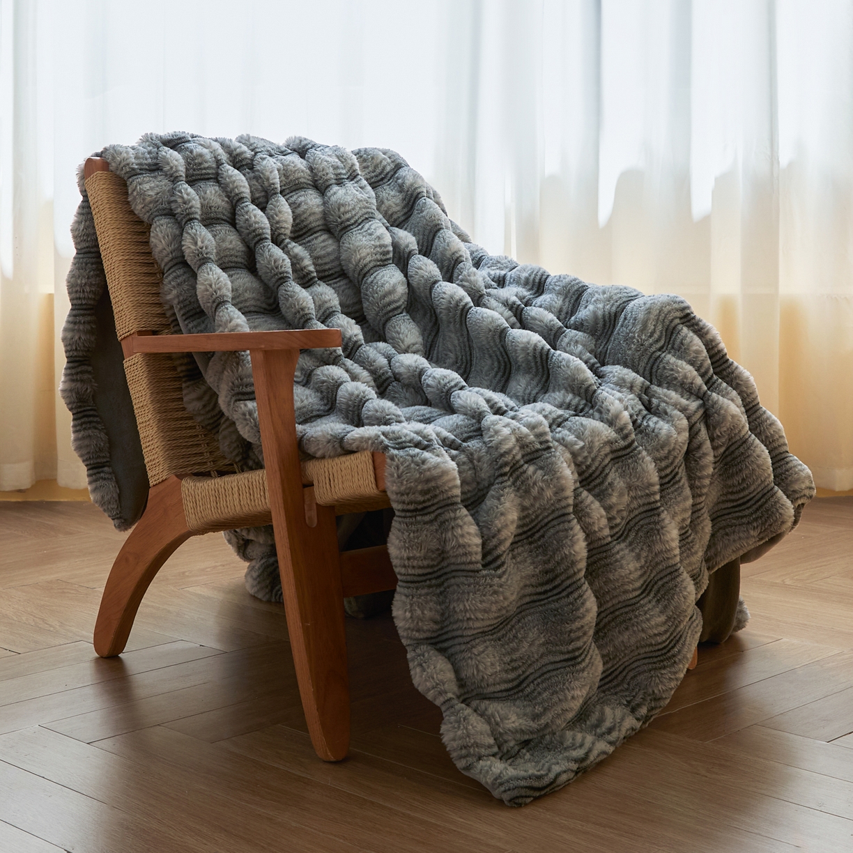 91家纺网 家纺一手货源 找家纺 欧邦 2025新款轻奢波纹加厚皮草兔毛绒双层毯 沙发图