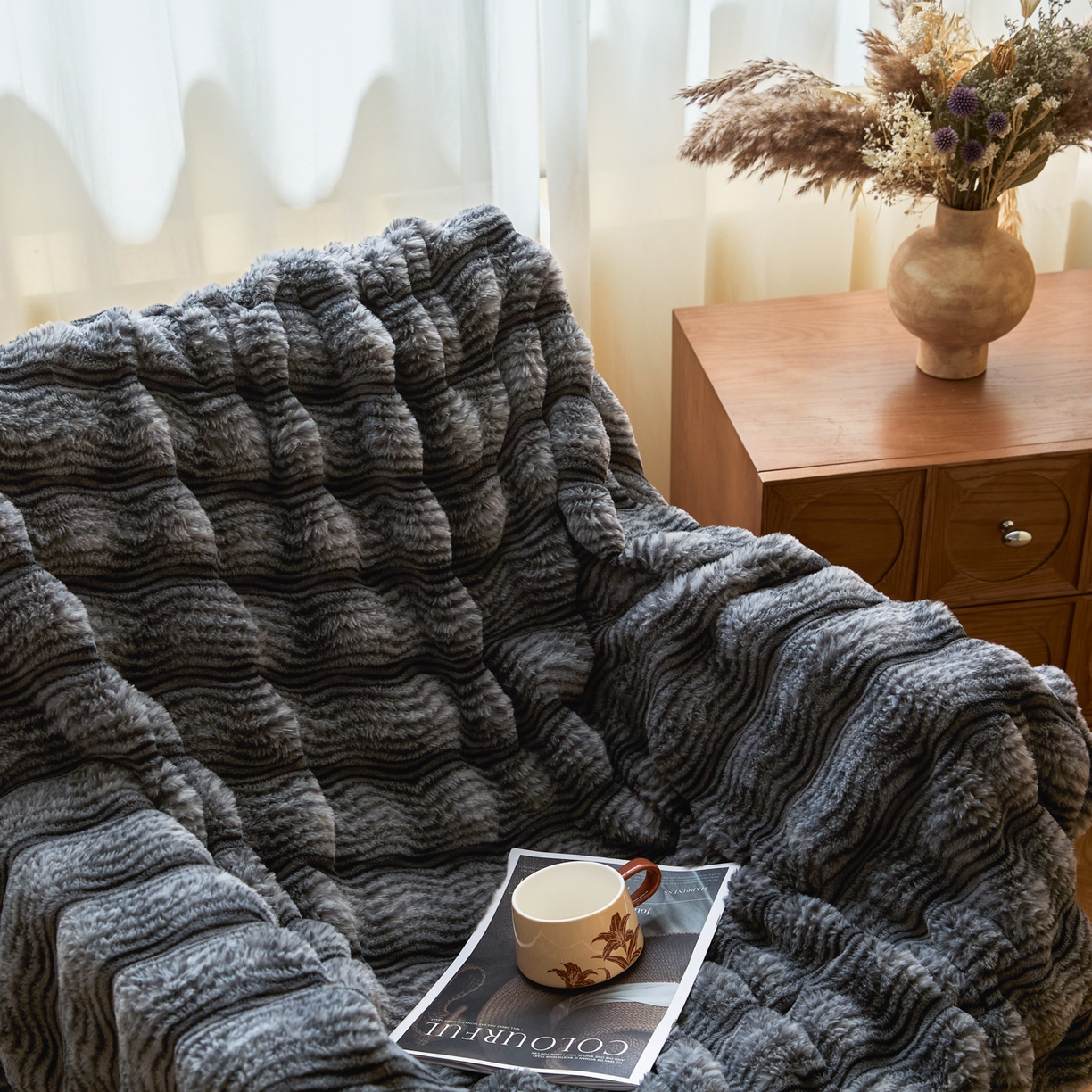 91家纺网 家纺一手货源 找家纺 欧邦 2025新款轻奢波纹加厚皮草兔毛绒双层毯 沙发图