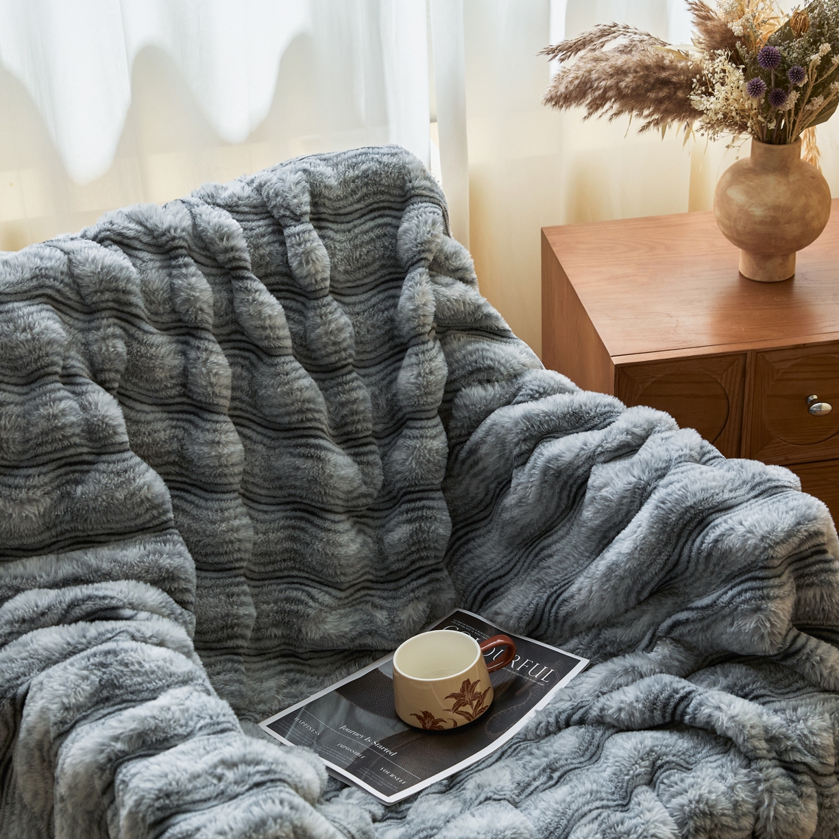 91家纺网 家纺一手货源 找家纺 欧邦 2025新款轻奢波纹加厚皮草兔毛绒双层毯 沙发图